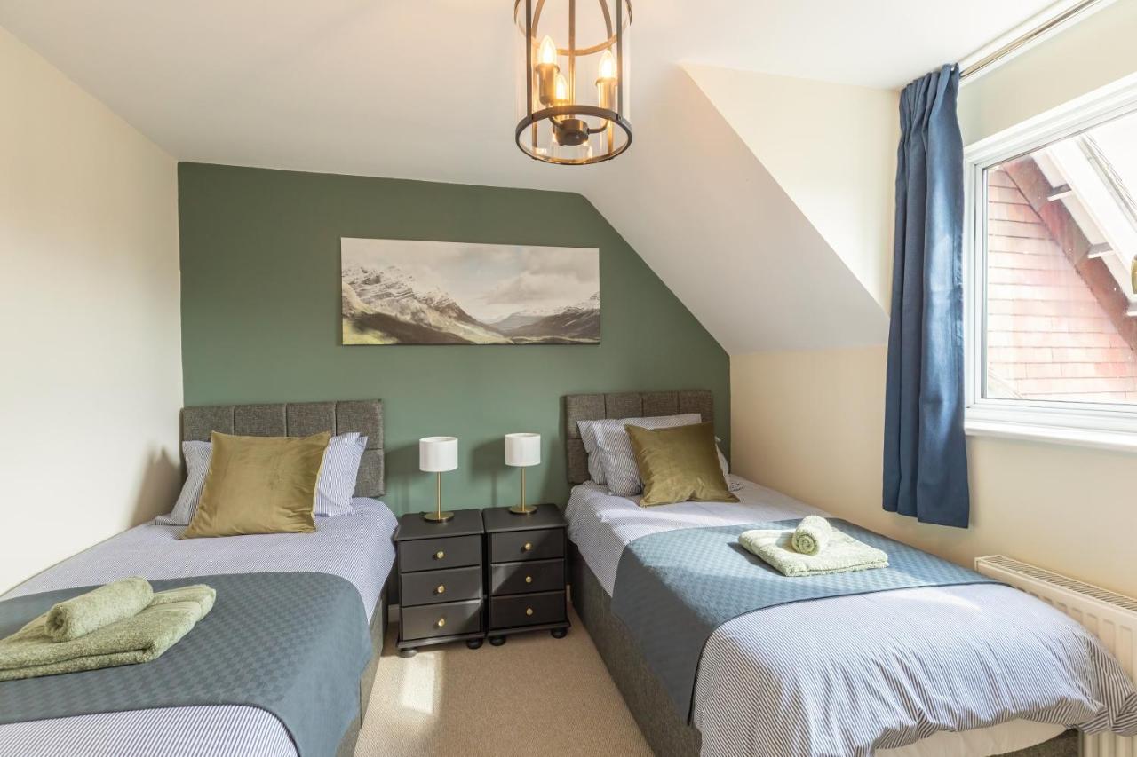 4 Bed City House With Private Garden And Parking Winchester Exterior photo