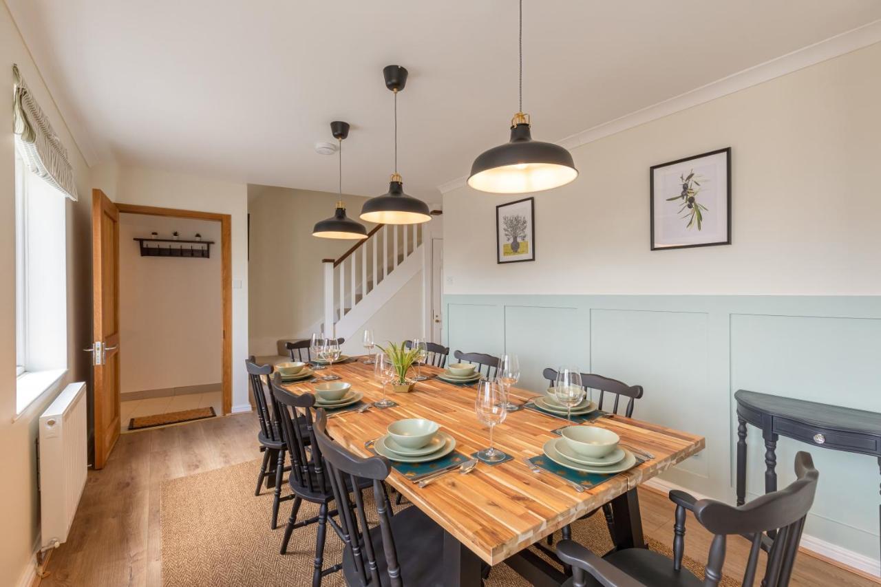 4 Bed City House With Private Garden And Parking Winchester Exterior photo