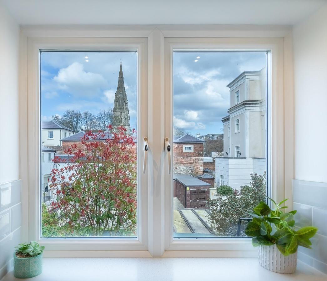 4 Bed City House With Private Garden And Parking Winchester Exterior photo